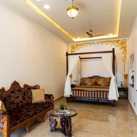Natural Lake View Hotel Удайпур Екстериор снимка