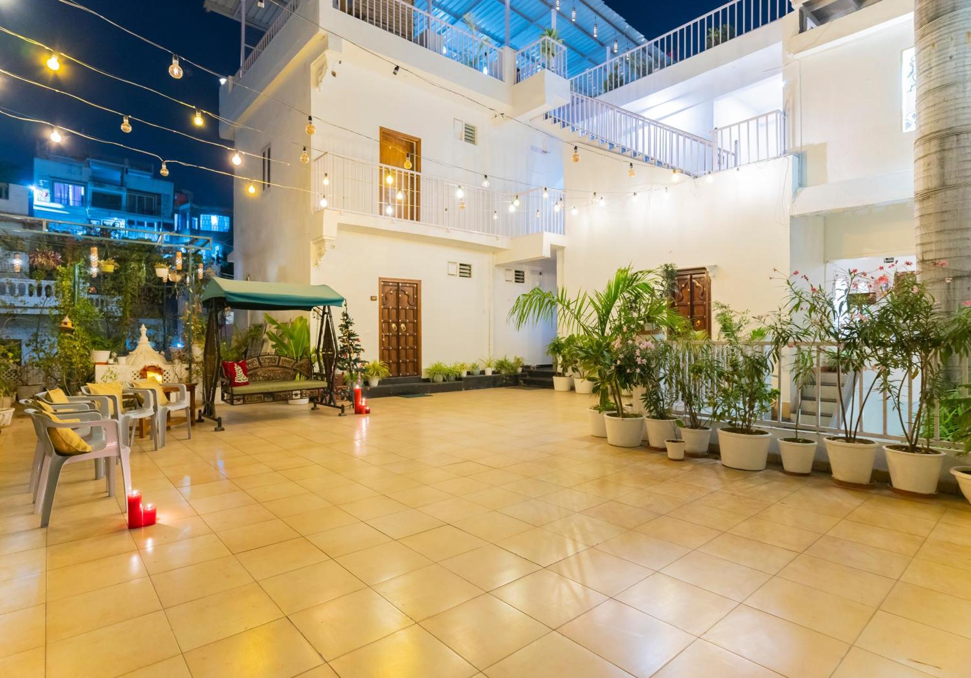 Natural Lake View Hotel Удайпур Екстериор снимка