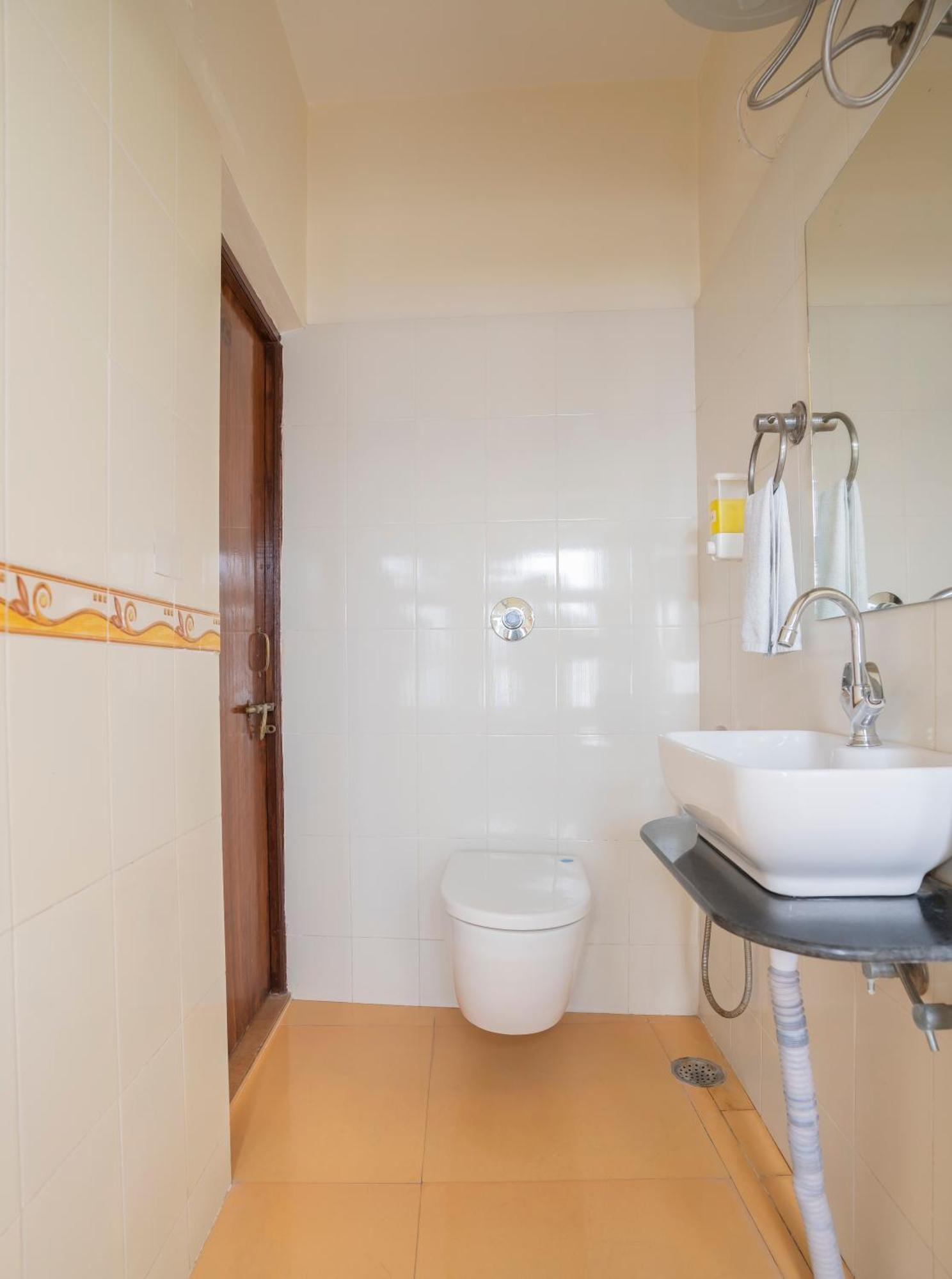 Natural Lake View Hotel Удайпур Екстериор снимка