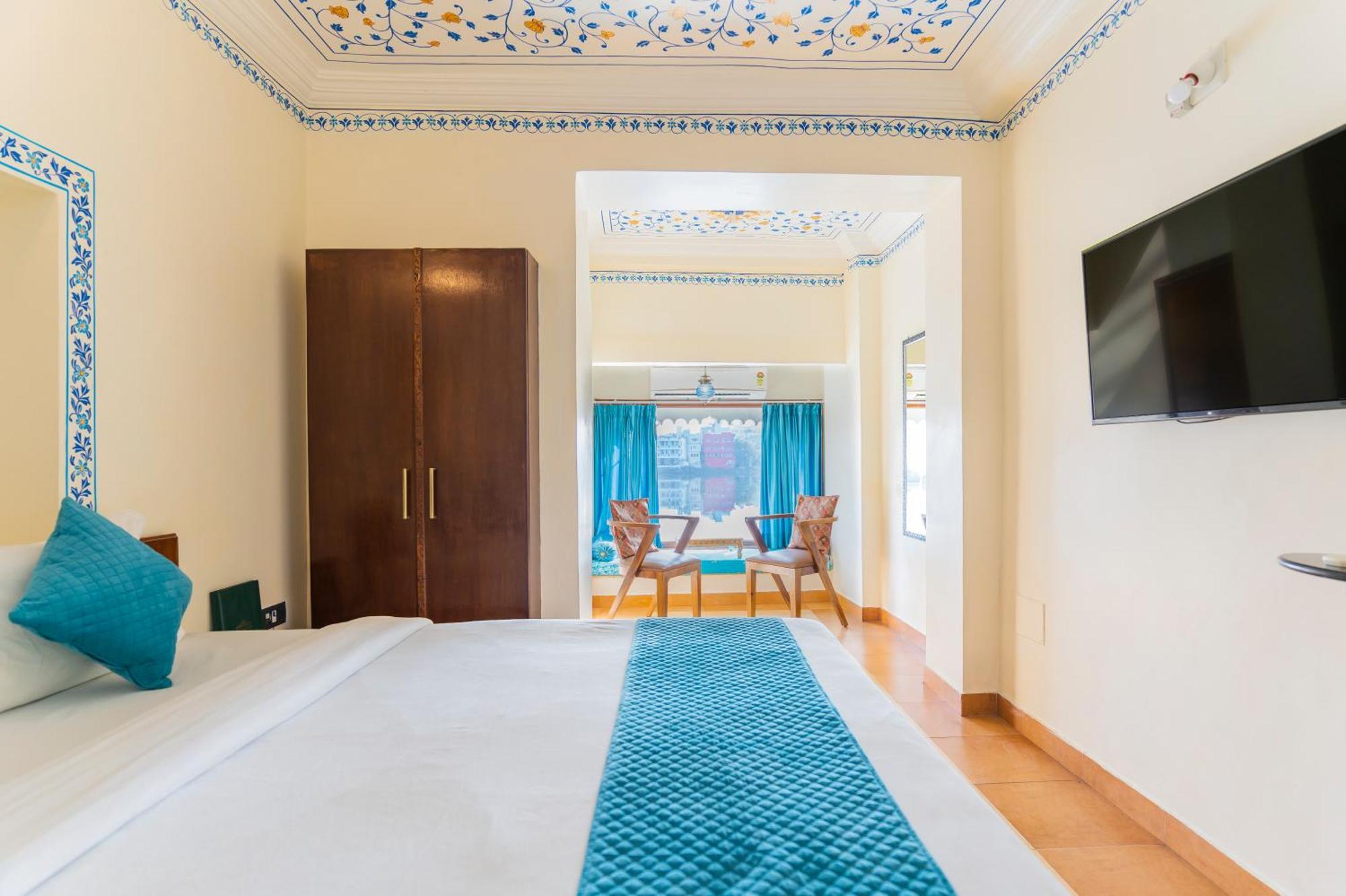 Natural Lake View Hotel Удайпур Екстериор снимка