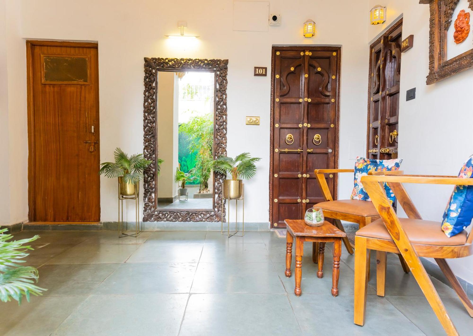 Natural Lake View Hotel Удайпур Екстериор снимка